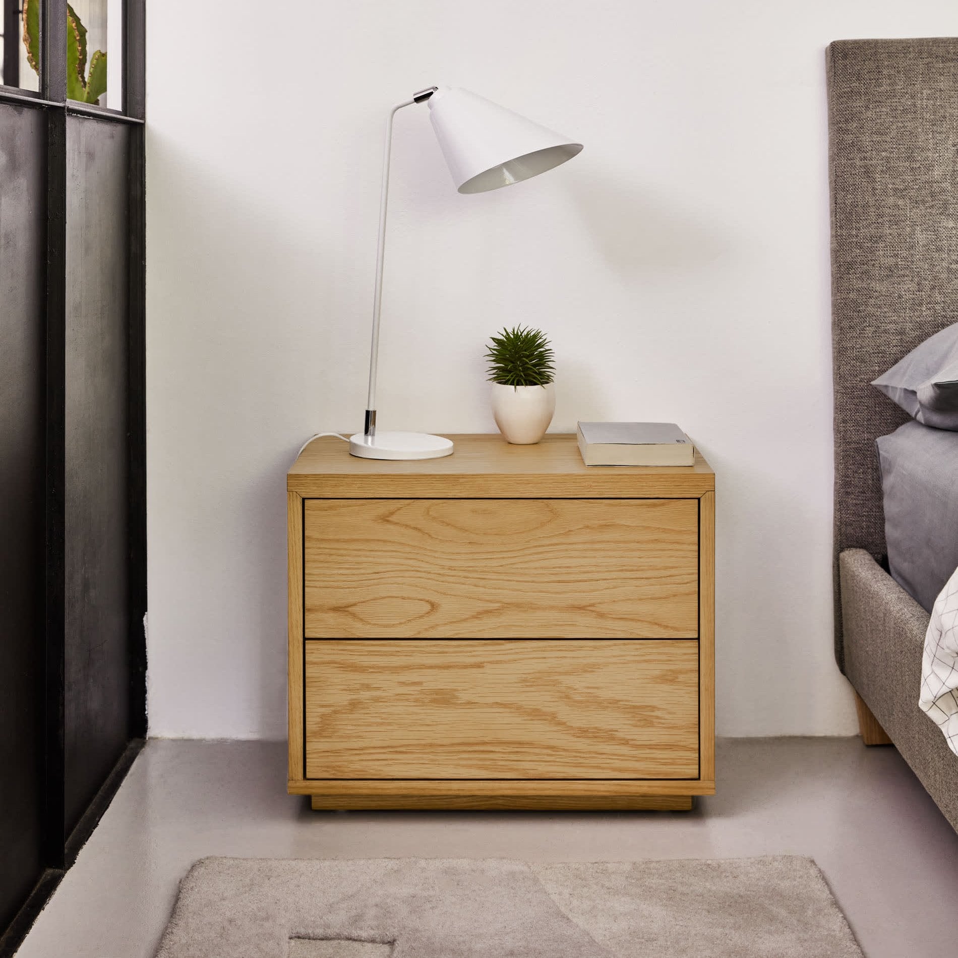 Varde Nightstand